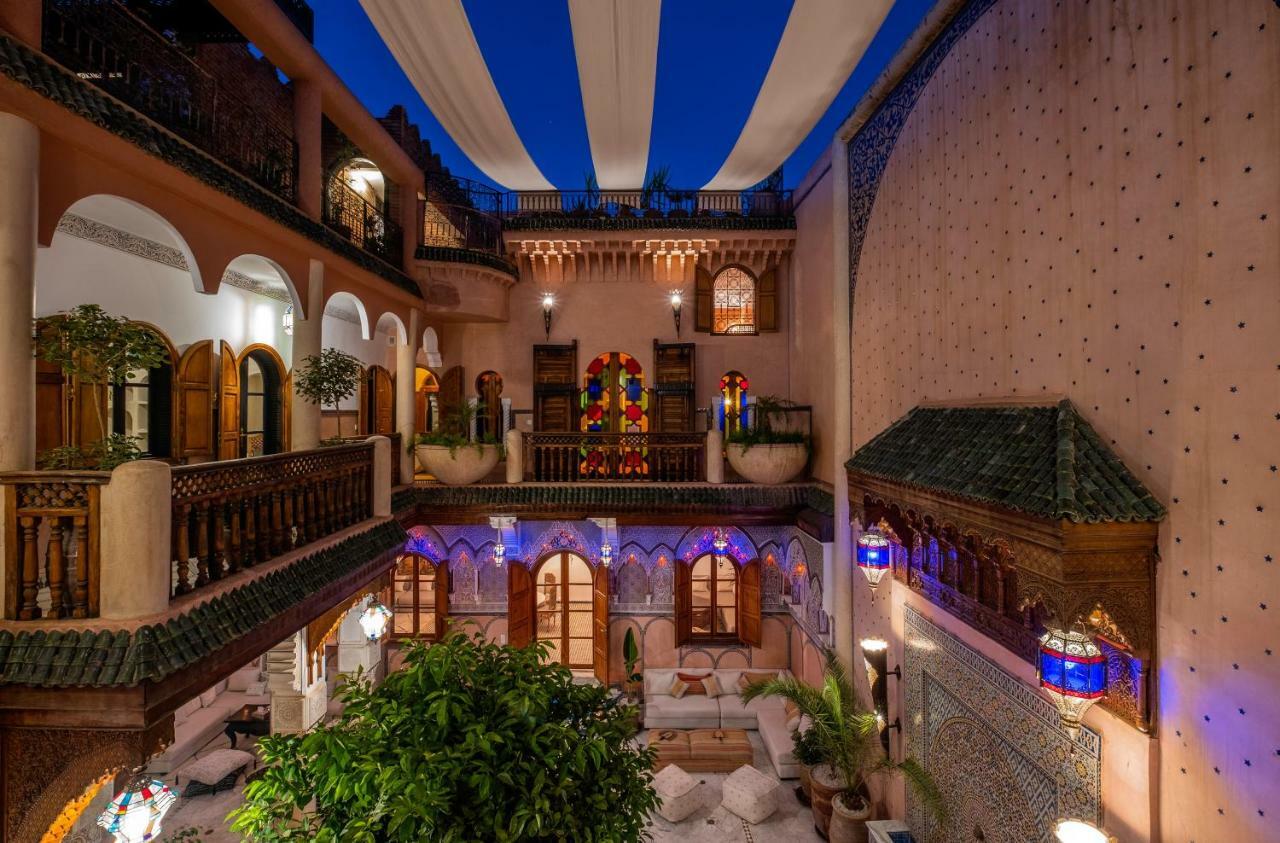 رياد Azad &